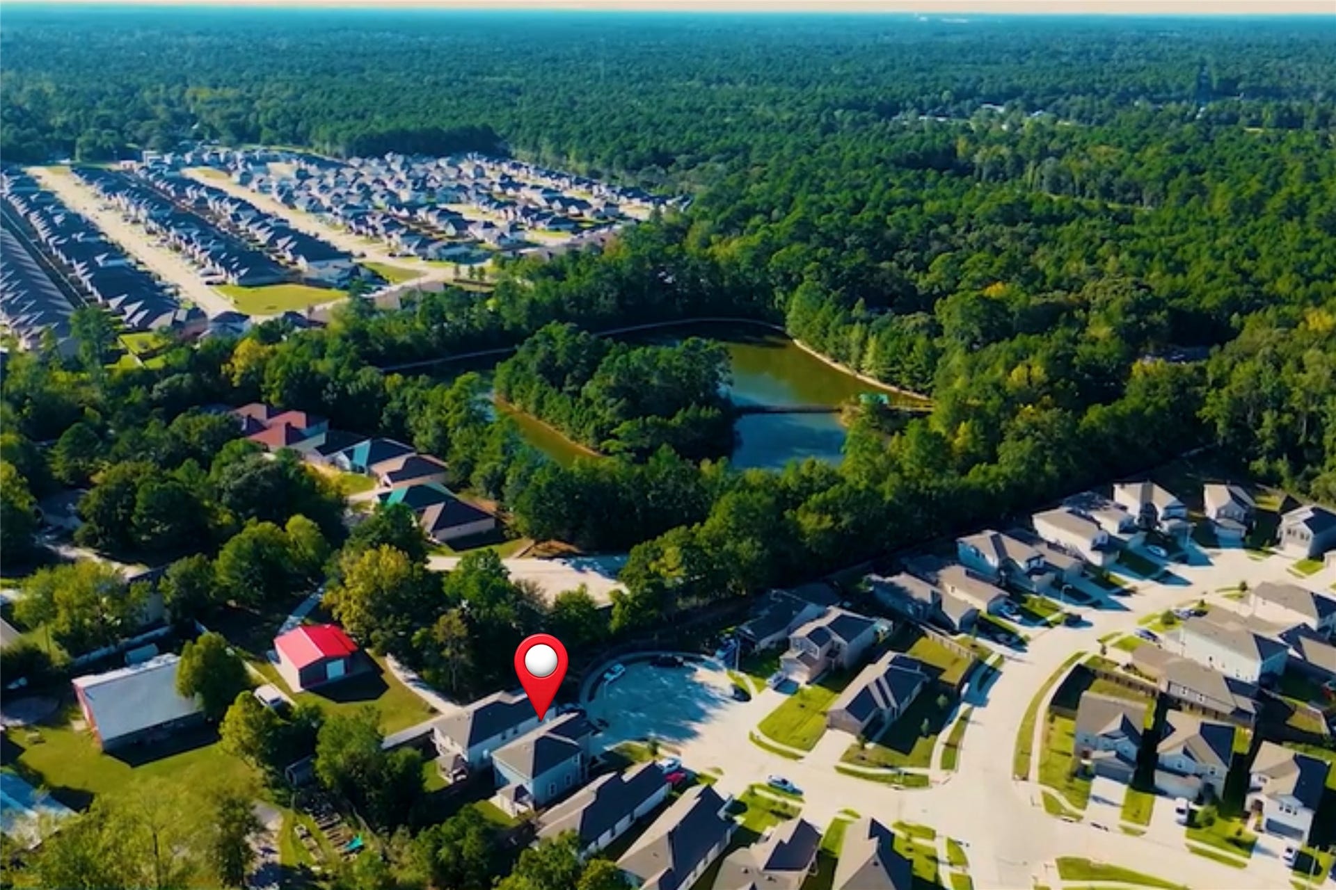 9453 Castillo Court, Magnolia, TX 77354 Explore the surrounding Creekside Court community and its convenient Magnolia location from above. Enjoy proximity to the shopping, dining, and entertainment destinations of nearby The Woodlands and Tomball.