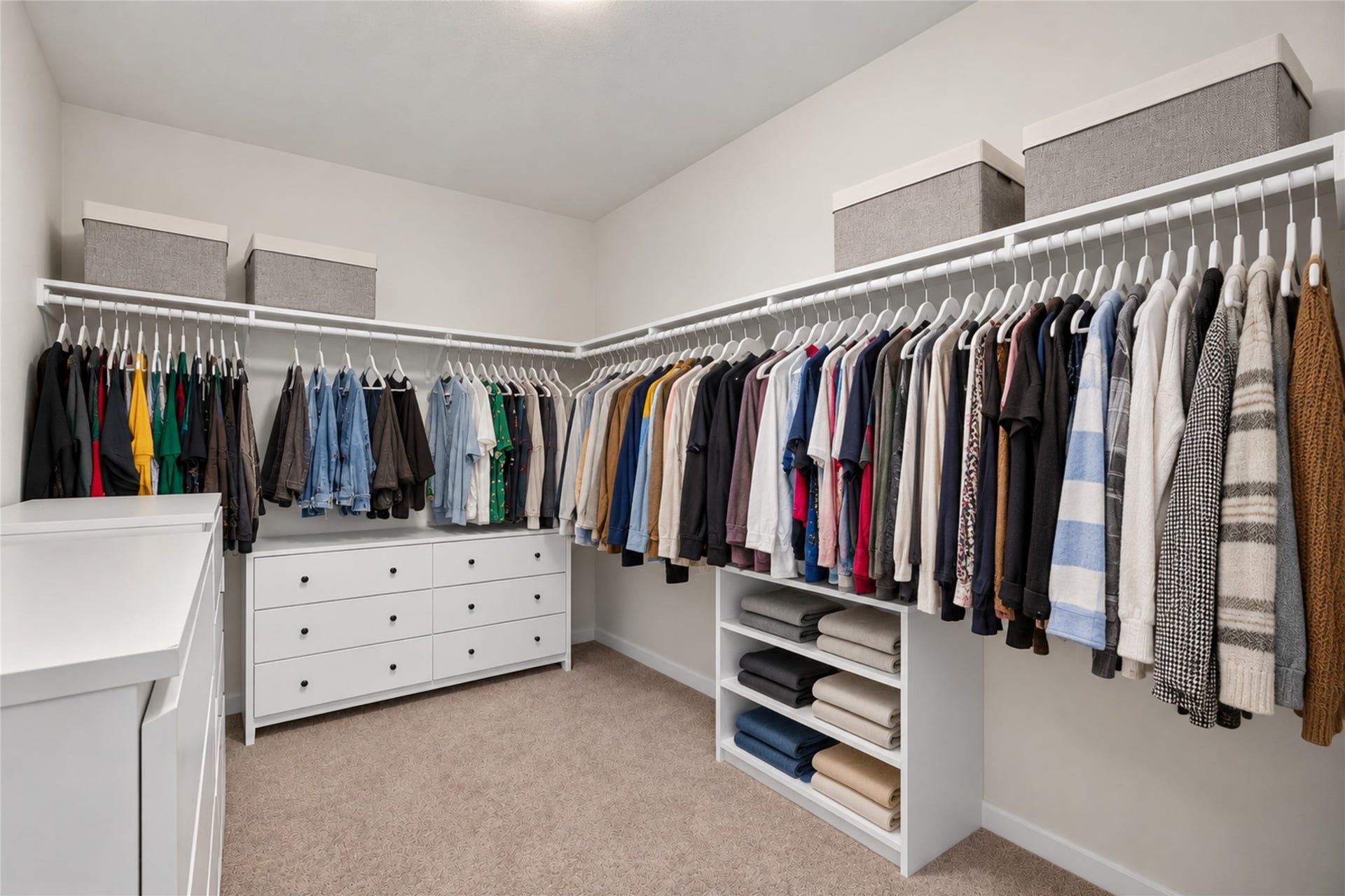 9453 Castillo Court, Magnolia, TX 77354 Enjoy the luxury of an expansive walk-in closet with abundant hanging space, shelving, and built-in drawers. Keeping clothing, shoes, and accessories organized is effortless with this thoughtfully arranged storage area.
