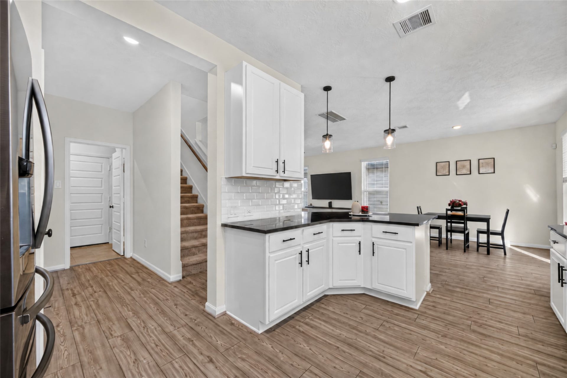 9453 Castillo Court, Magnolia, TX 77354 Stay connected to the conversation while preparing meals in this open-concept kitchen. The island overlooks the adjoining living space, creating a natural gathering place for entertaining and everyday activities.