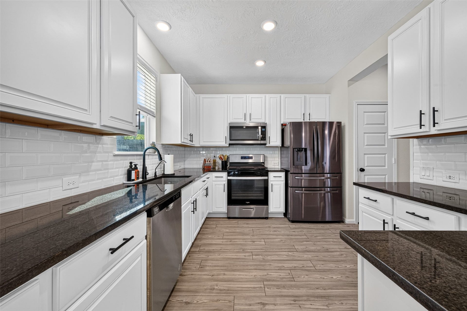 9453 Castillo Court, Magnolia, TX 77354 Keep everything organized with abundant cabinetry and generous preparation space in this well-appointed kitchen. The thoughtful arrangement makes it easy to move between cooking, serving, and cleanup.