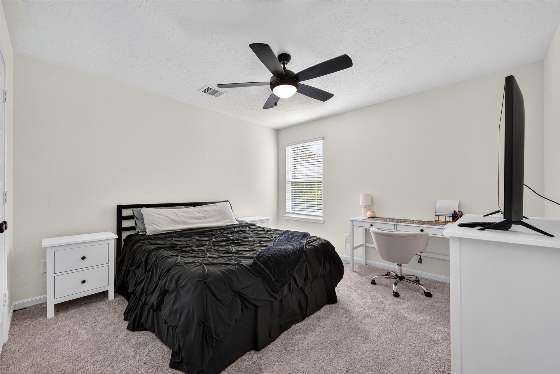 9453 Castillo Court, Magnolia, TX 77354 This inviting secondary bedroom offers a comfortable setting with soft carpeting and natural light. Its neutral finishes provide the perfect backdrop for creating a restful retreat or personalized living space.