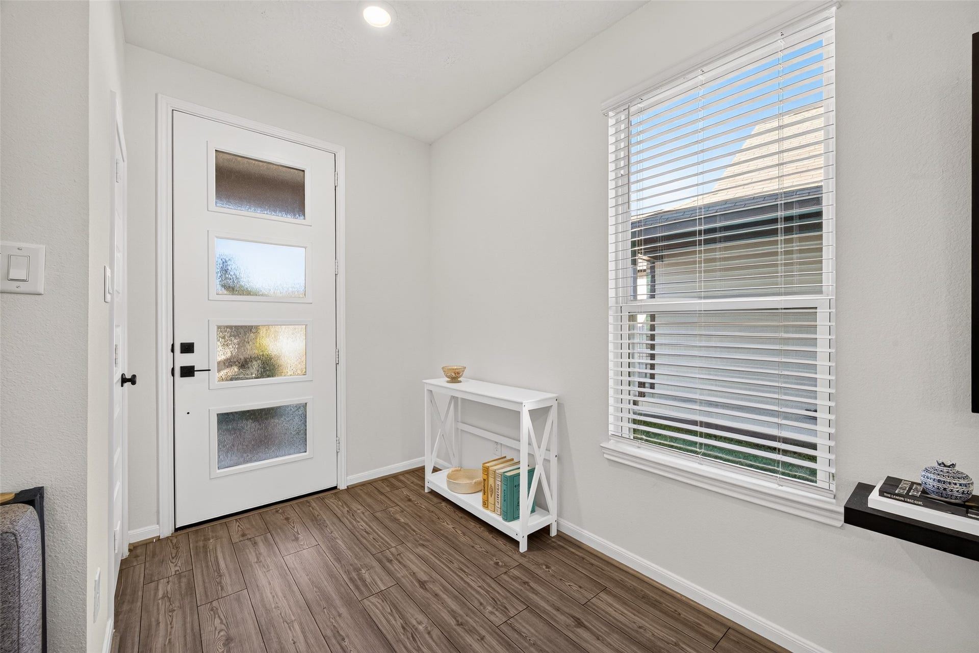 9453 Castillo Court, Magnolia, TX 77354 A bright entrance with natural light and attractive flooring offers a welcoming arrival. The convenient layout provides a pleasant transition into the home's open living spaces.