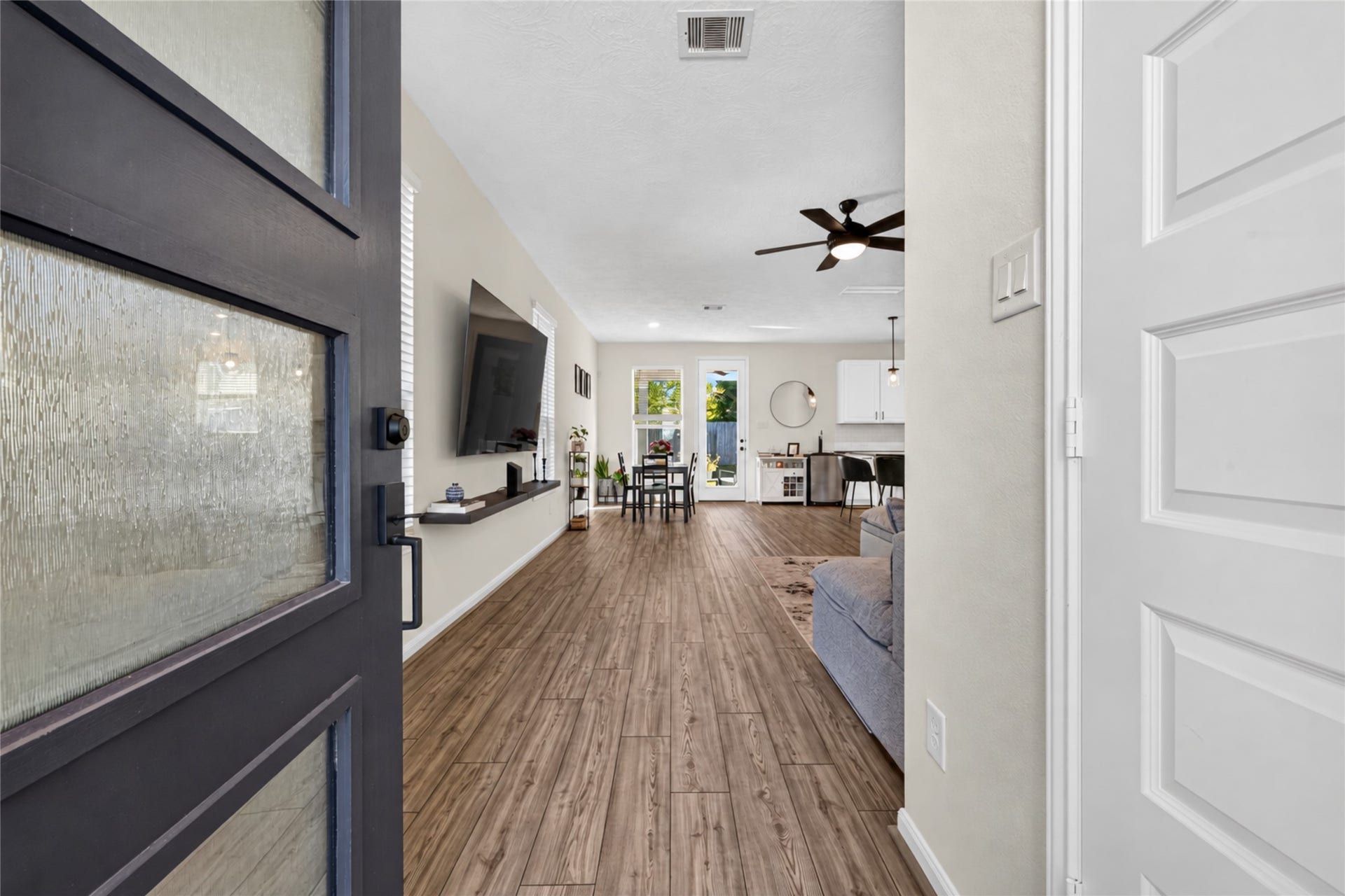 9453 Castillo Court, Magnolia, TX 77354 Step inside an inviting open floor plan that seamlessly connects the kitchen, dining, and living areas, creating the perfect space for everyday comfort and effortless entertaining.