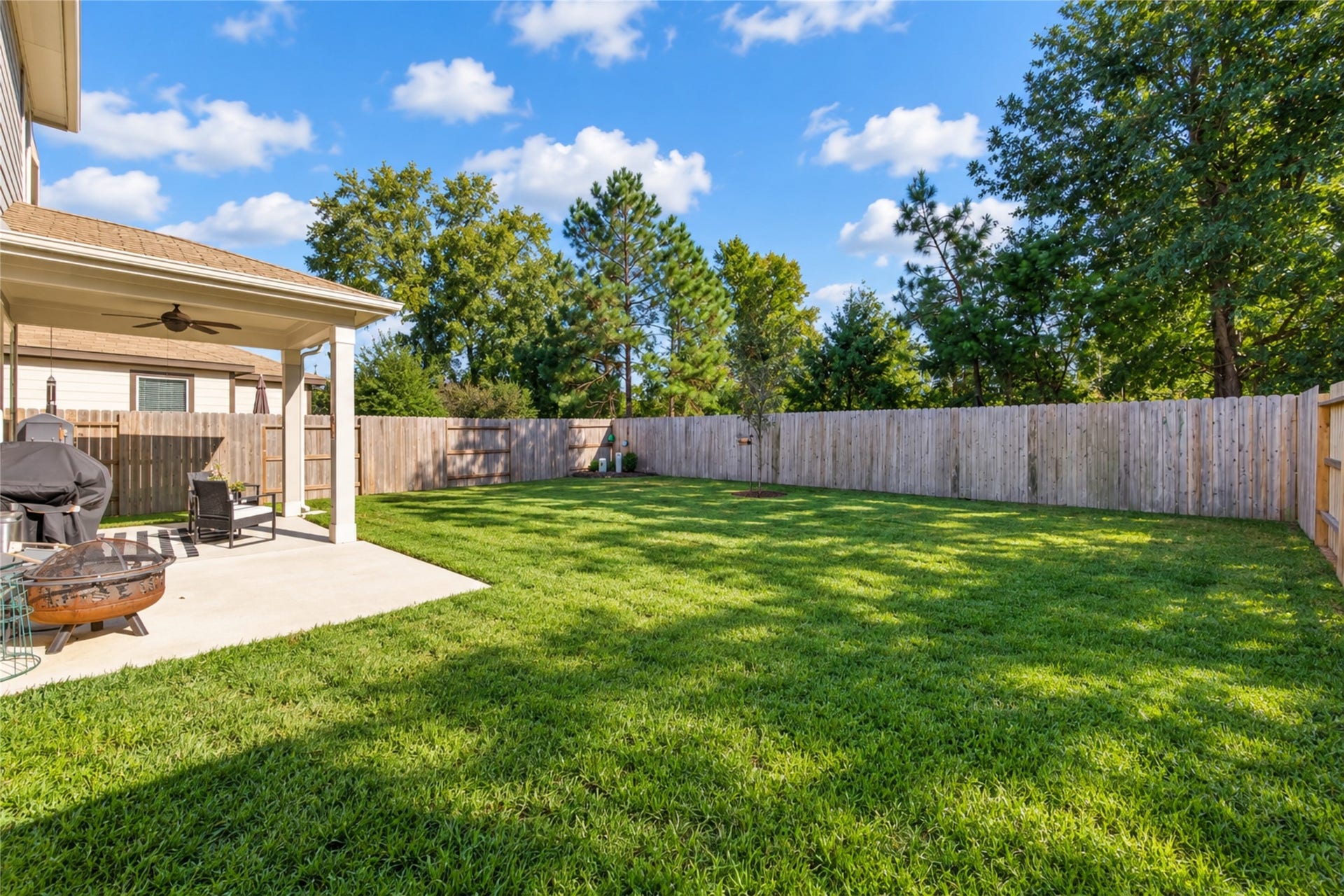 9453 Castillo Court, Magnolia, TX 77354 Discover the possibilities of this inviting outdoor space, featuring a covered patio and spacious fenced backyard.