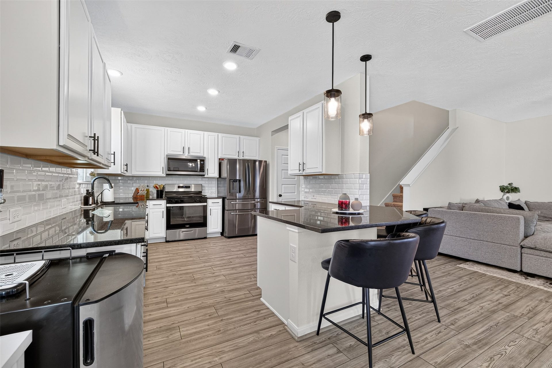9453 Castillo Court, Magnolia, TX 77354 Bring your favorite recipes to life in this bright kitchen featuring white cabinetry, stainless steel appliances, and a spacious island. Pendant lighting adds a stylish touch to a space designed for cooking, casual dining, and entertaining.
