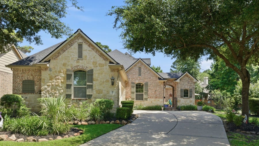 Property photo for 10 Little Falls Place, Tomball, TX