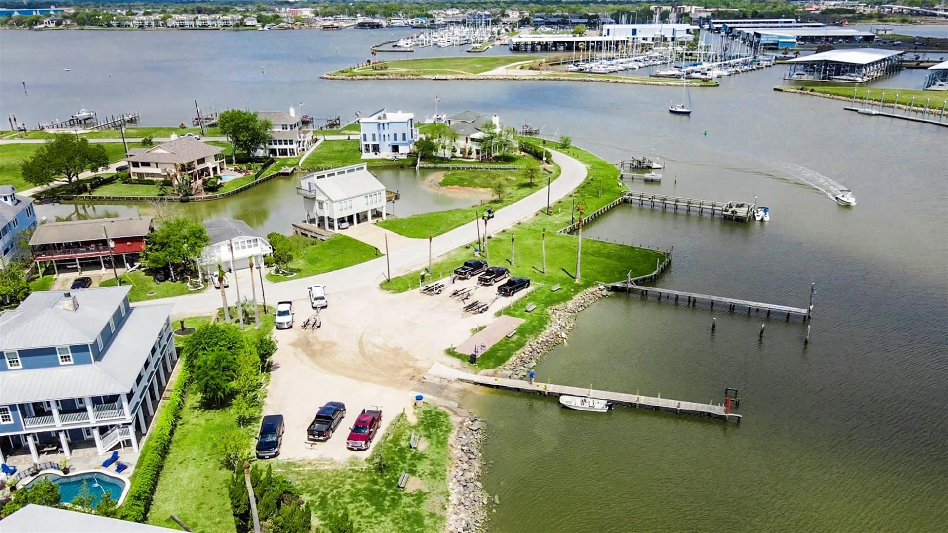 209 Queen Road, Clear Lake Shores, TX 77565 Community boat ramp with deep water access