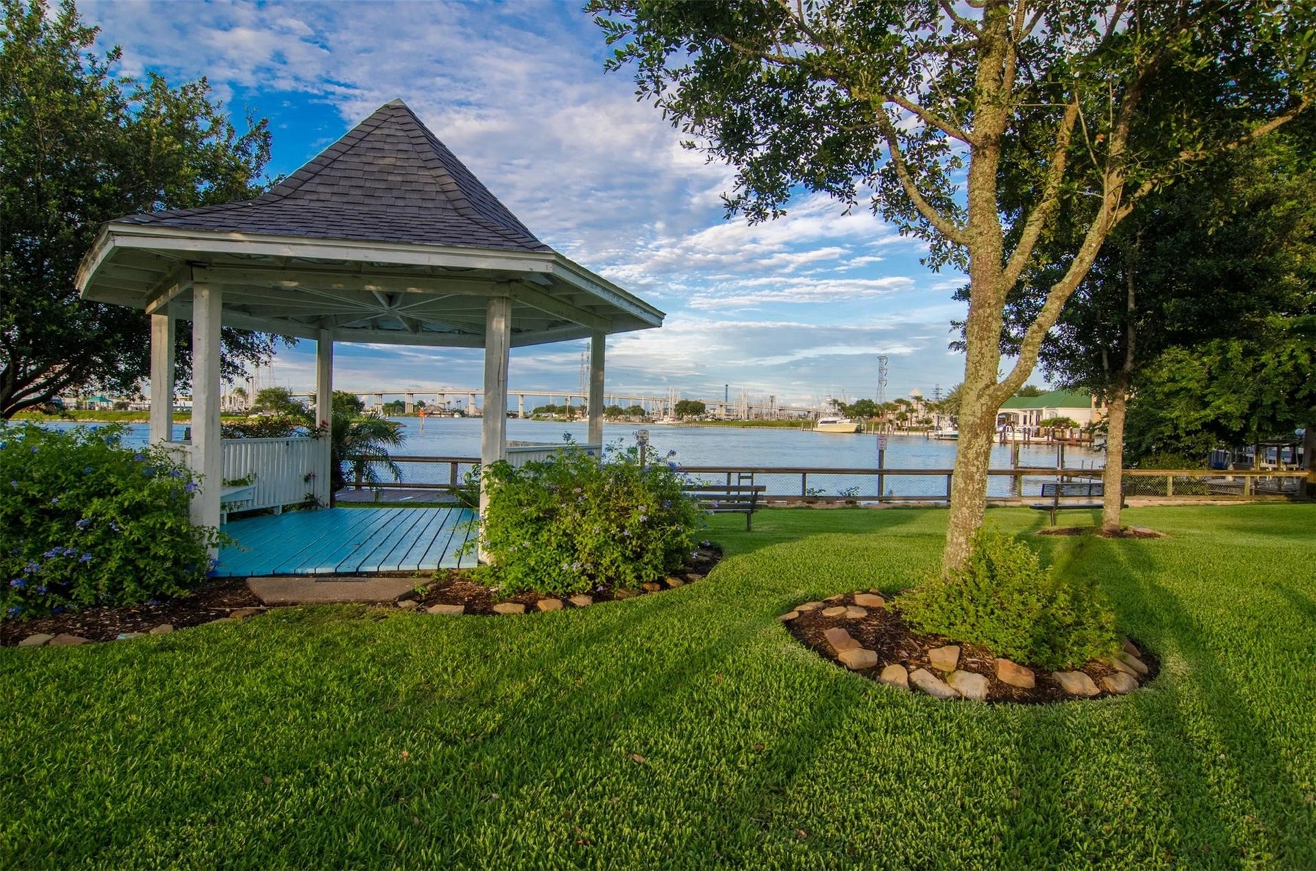 209 Queen Road, Clear Lake Shores, TX 77565 Multiple scenic parks, fishing holes and playgrounds