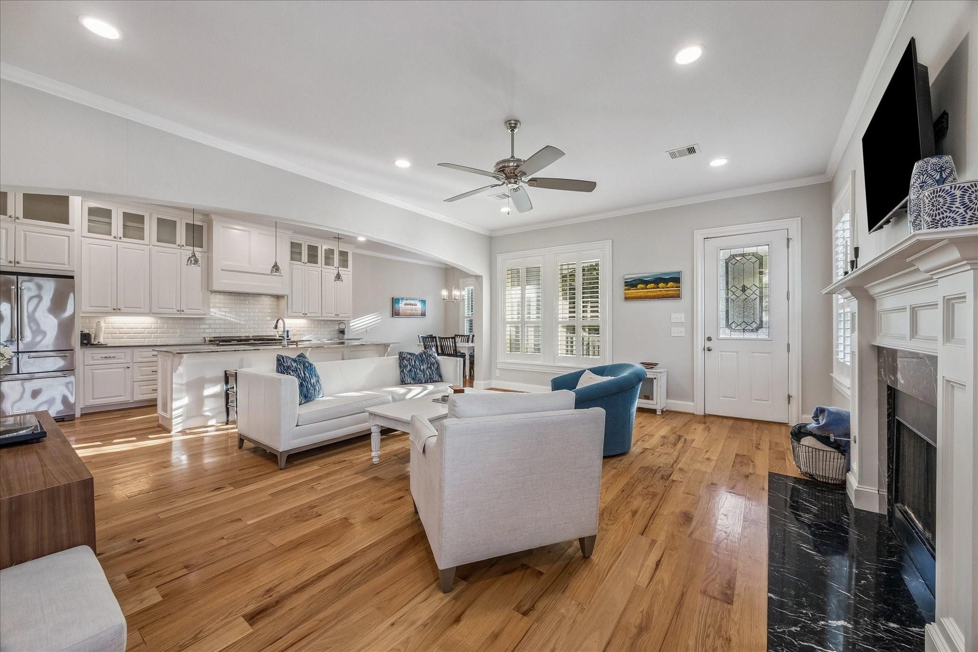 209 Queen Road, Clear Lake Shores, TX 77565 Another view of this amazing space