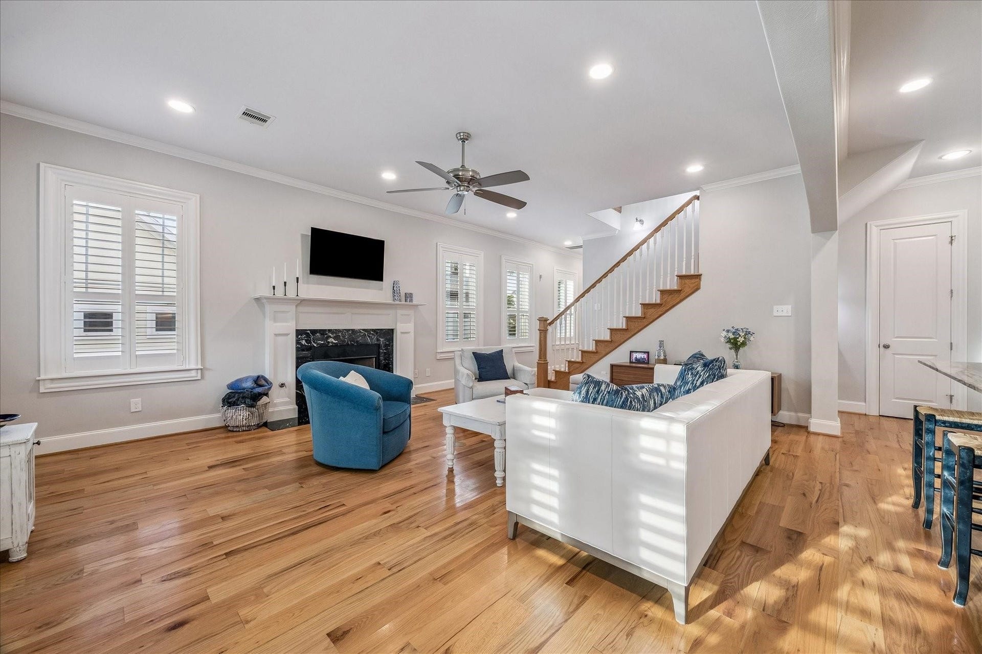 209 Queen Road, Clear Lake Shores, TX 77565 Spacious Living Room to accommodate a multitude of seating arrangements
