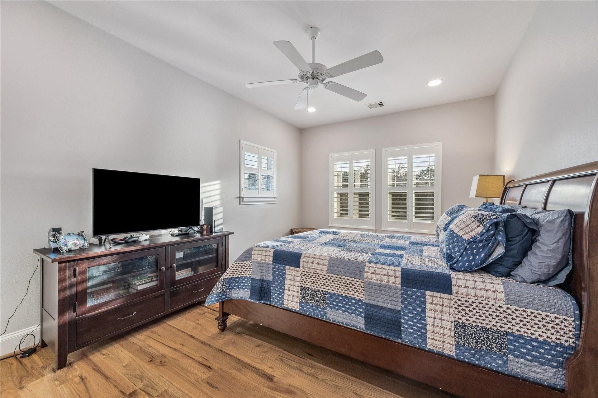 209 Queen Road, Clear Lake Shores, TX 77565 Secondary bedroom upstairs