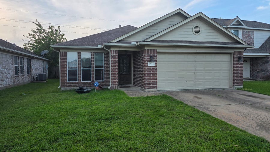 Property photo for 19534 Narcissus Brook Lane, Cypress, TX