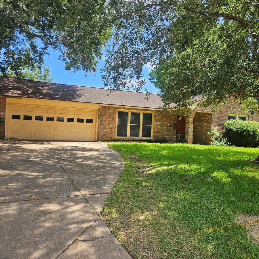 Property photo for 219 Carnation Street, Lake Jackson, TX