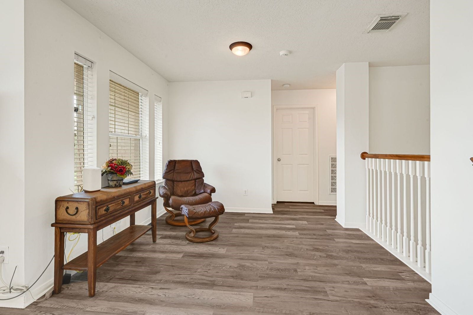 3422 Bay Breeze Drive, Seabrook, TX 77586 extra sitting area in the game room