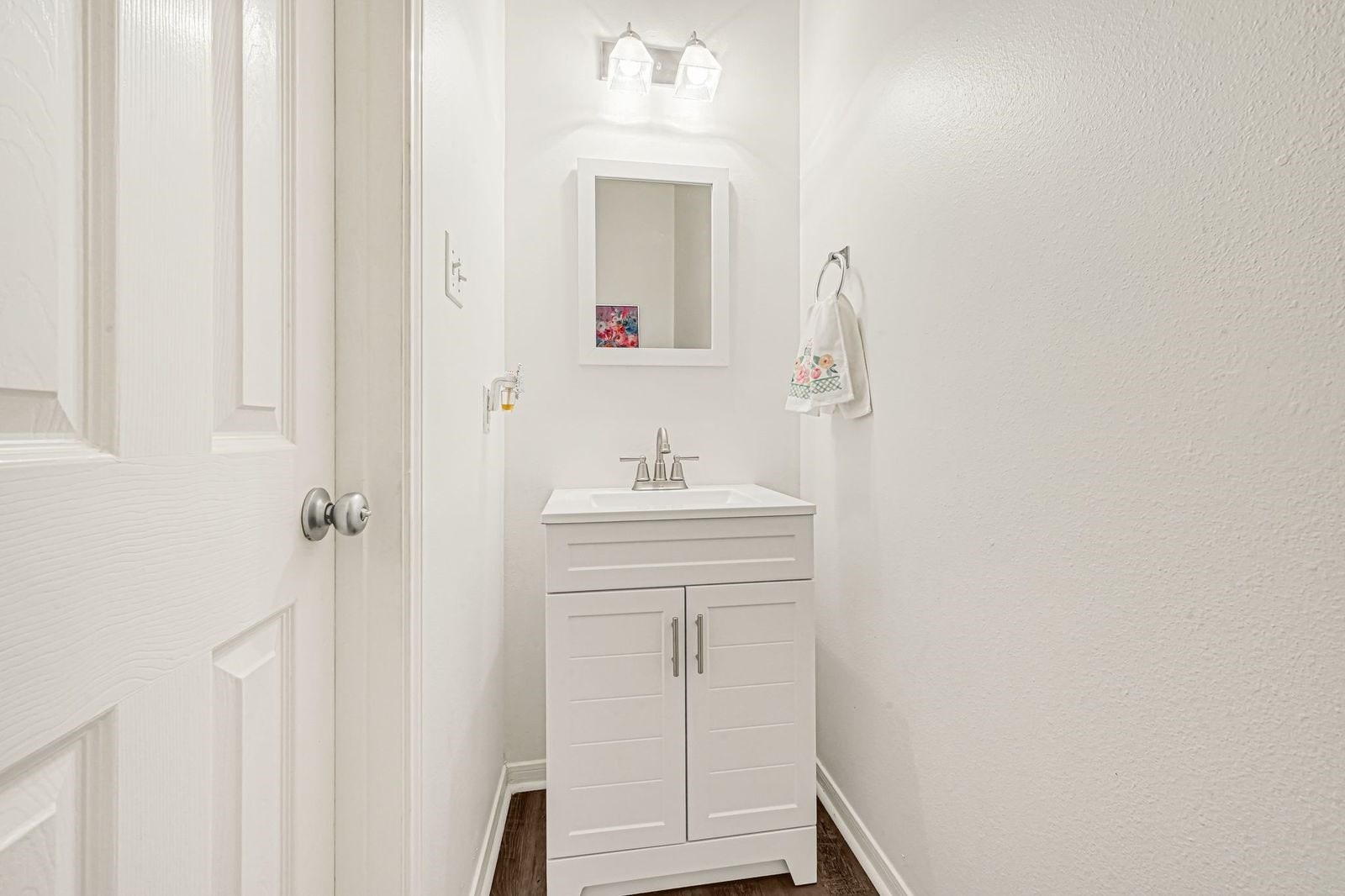 3422 Bay Breeze Drive, Seabrook, TX 77586 Half bath downstairs for guest