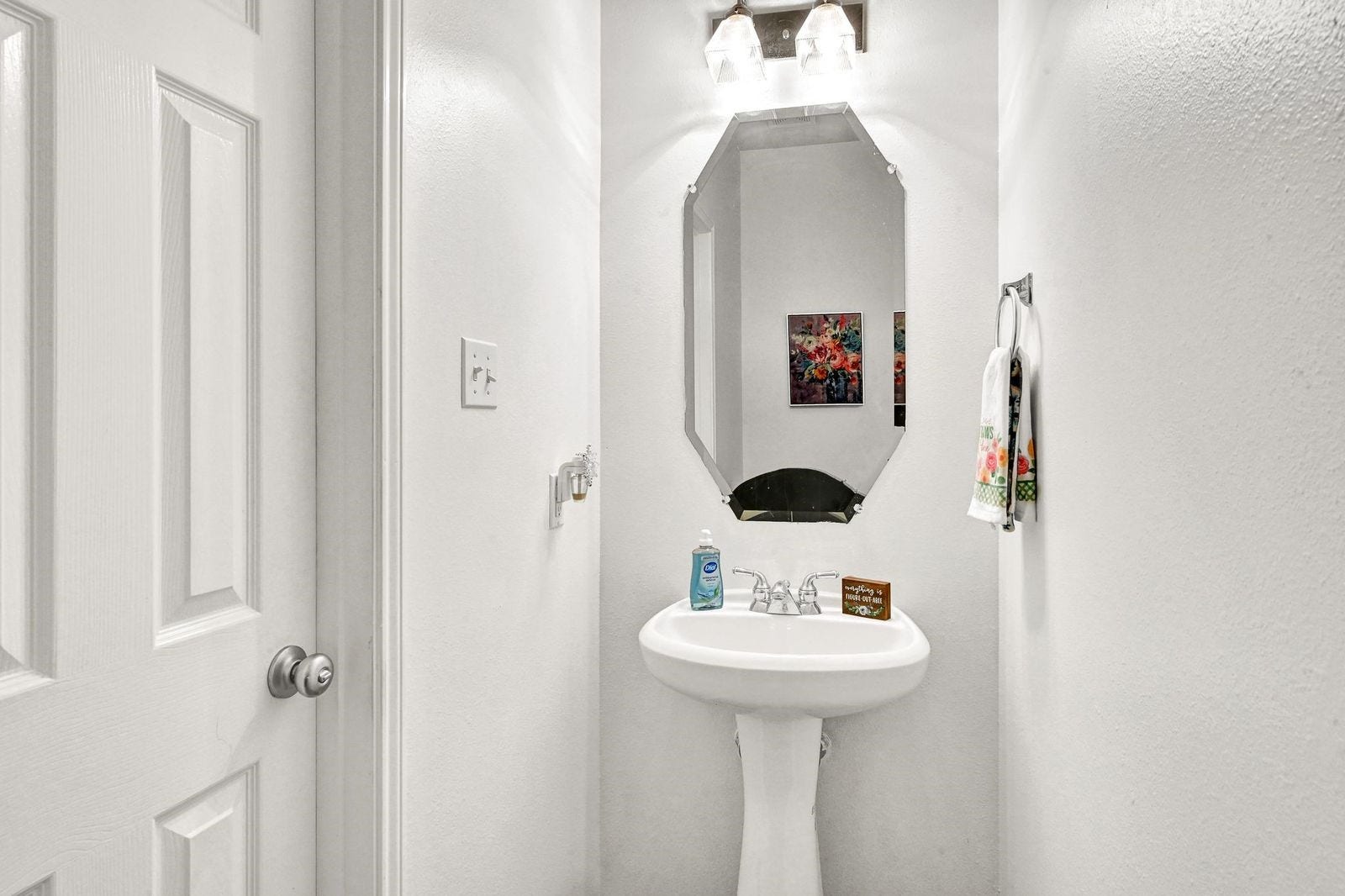 3422 Bay Breeze Drive, Seabrook, TX 77586 Half bath downstairs for guest