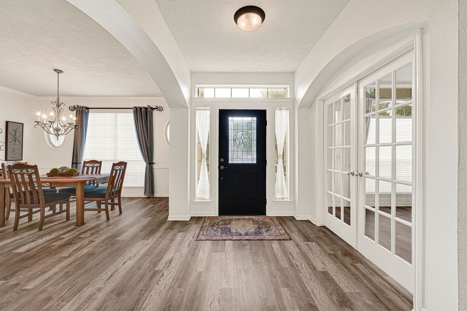 3422 Bay Breeze Drive, Seabrook, TX 77586 Bright welcoming enrty
