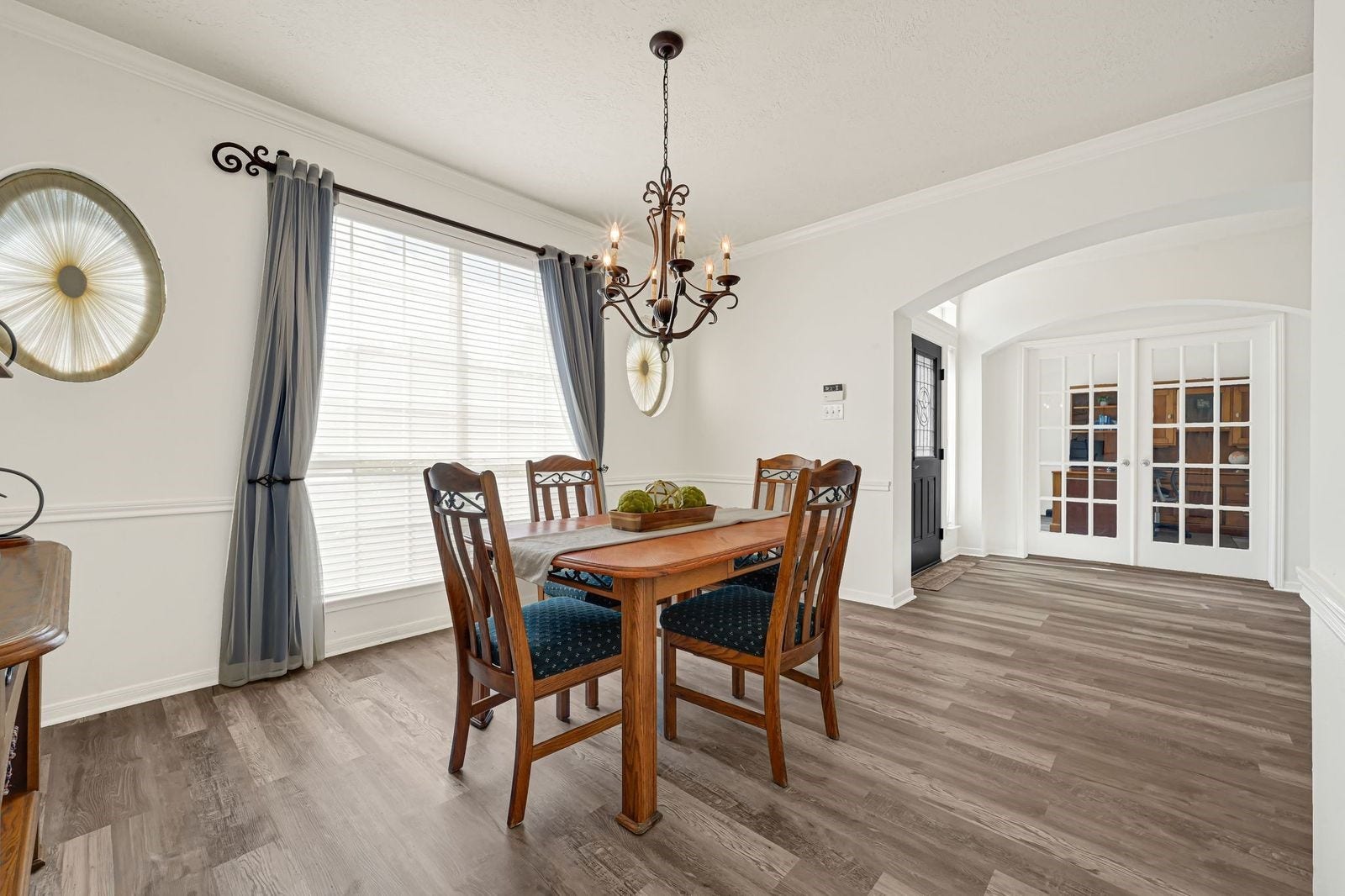 3422 Bay Breeze Drive, Seabrook, TX 77586 Formal dining with seating for 10