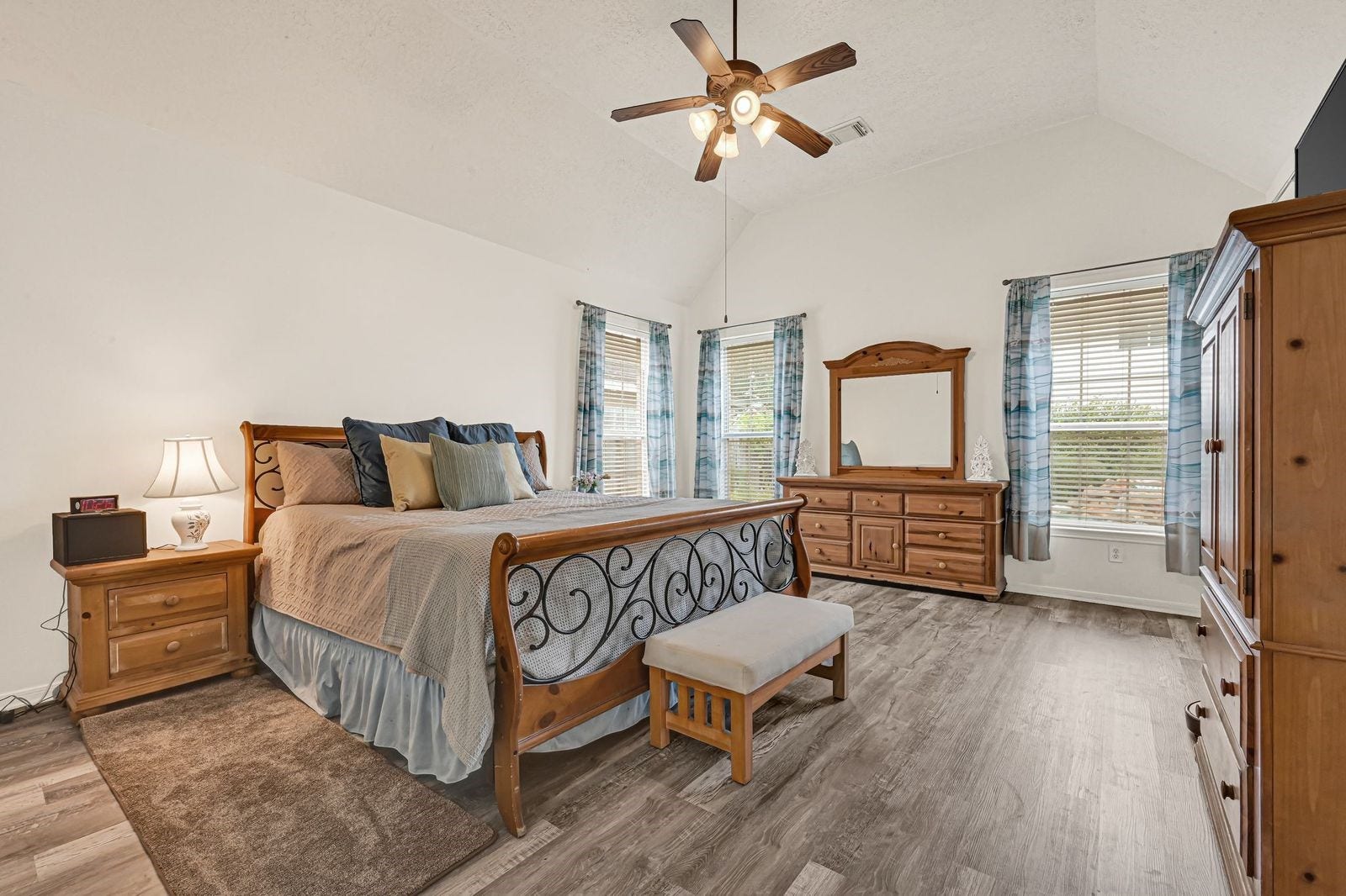 3422 Bay Breeze Drive, Seabrook, TX 77586 Spacious Primary Suite