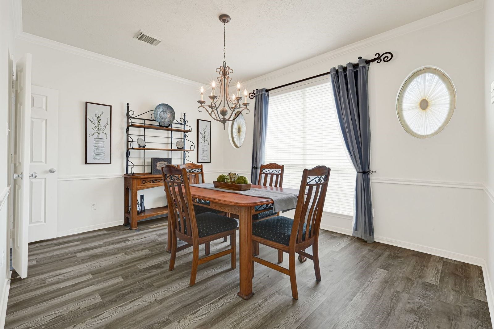 3422 Bay Breeze Drive, Seabrook, TX 77586 Formal Dining