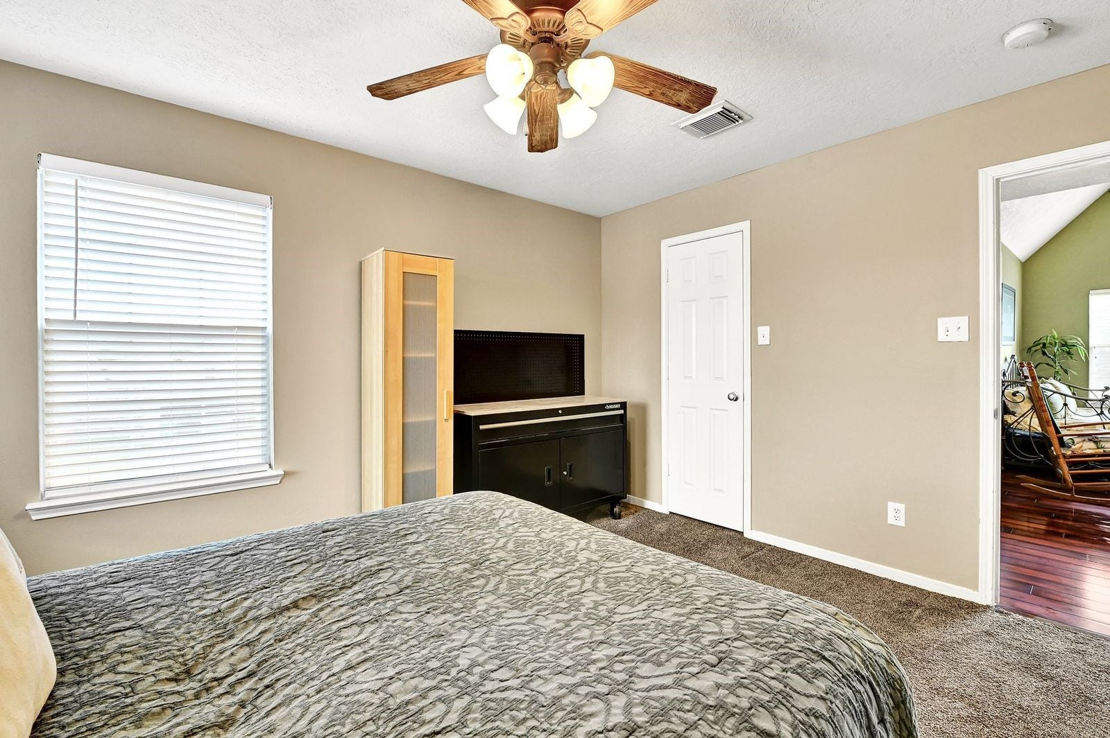 3422 Bay Breeze Drive, Seabrook, TX 77586 Bedroom 4 is comfortable with a walk in closet