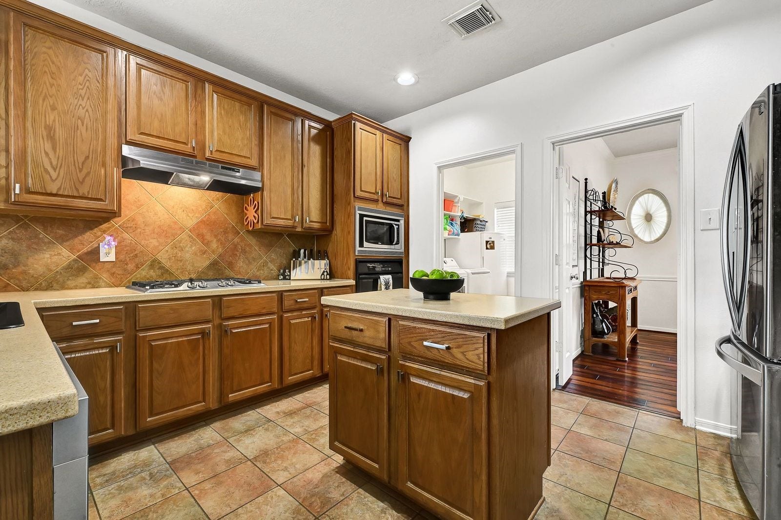 3422 Bay Breeze Drive, Seabrook, TX 77586 Oversized island kitchen with lots of cabinets