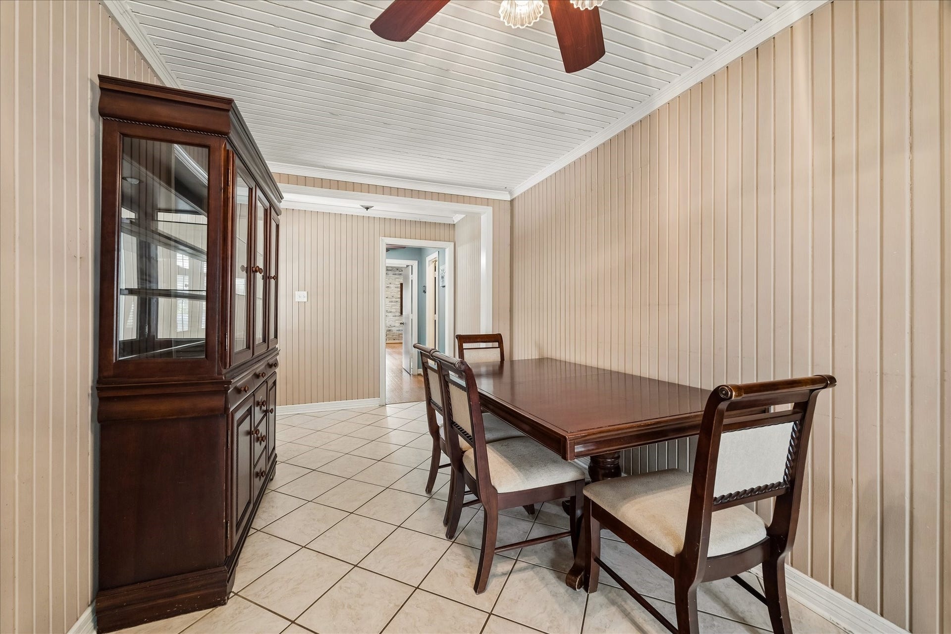 1611 Gardenia Drive, Houston, TX 77018 An elongated dining space offers room to comfortably accommodate a larger table, with tile flooring suited to everyday use and an open connection toward the rest of the home.