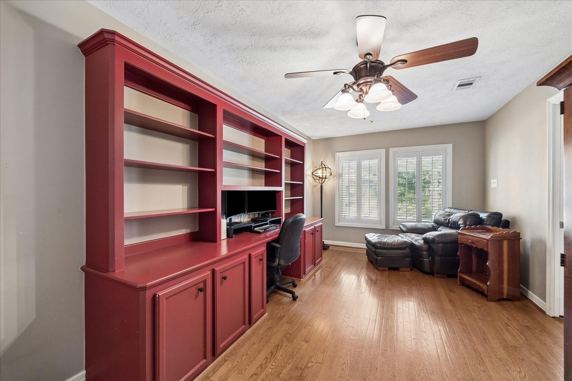 1611 Gardenia Drive, Houston, TX 77018 With nearly 18 feet of length, the dedicated office provides plenty of room for a substantial workspace while keeping work separate from the homes main living areas. Custom built ins add extensive desk space and storage.