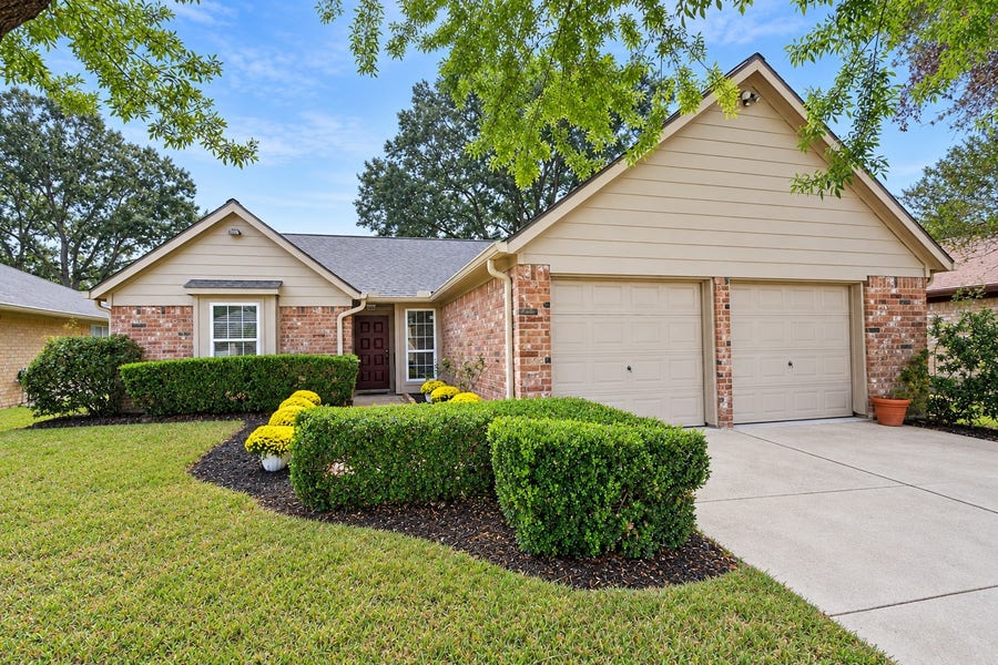 Property photo for 1011 Comstock Springs Drive, Katy, TX