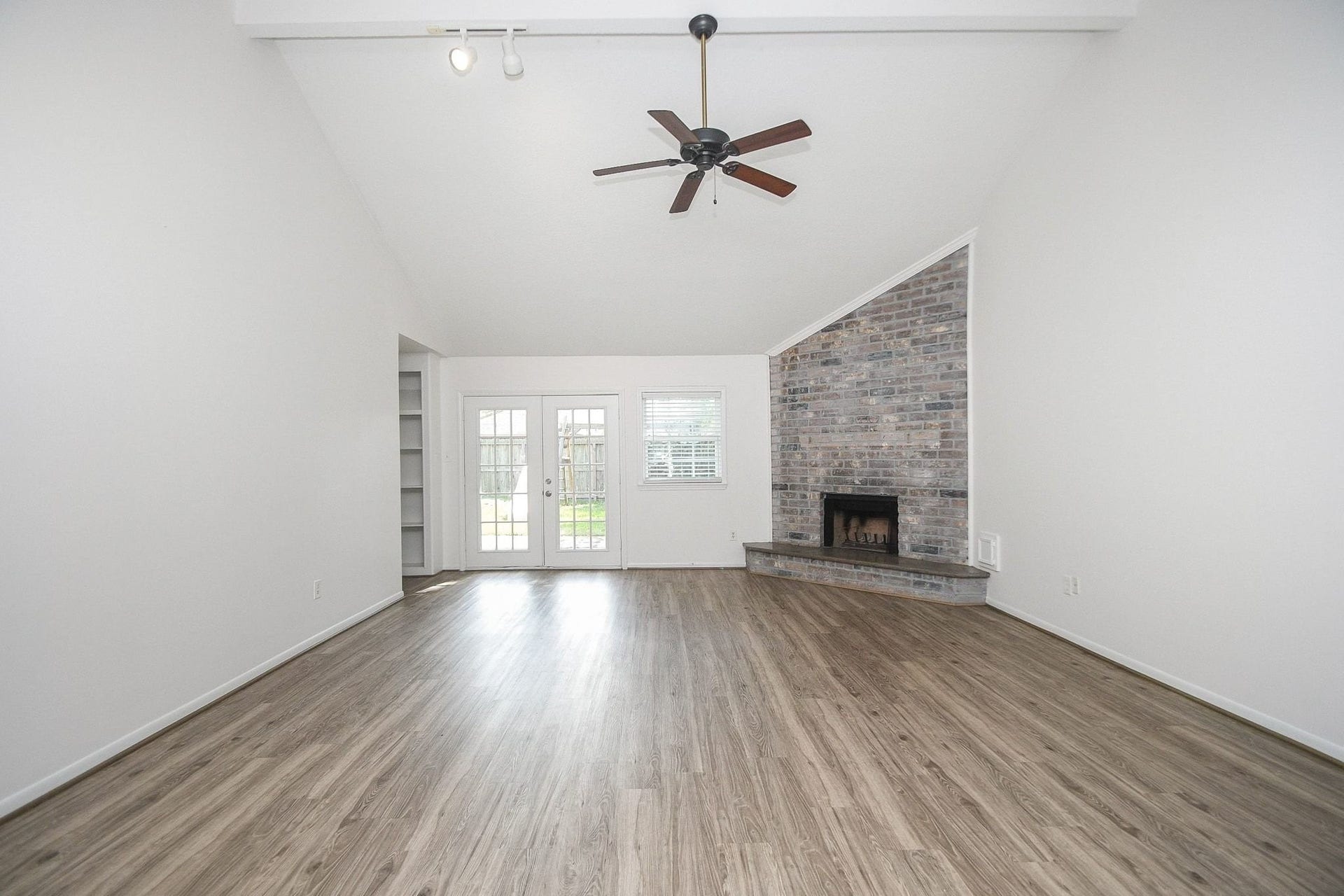 1011 Comstock Springs Drive, Katy, TX 77450 Lots of natural light and high ceilings.