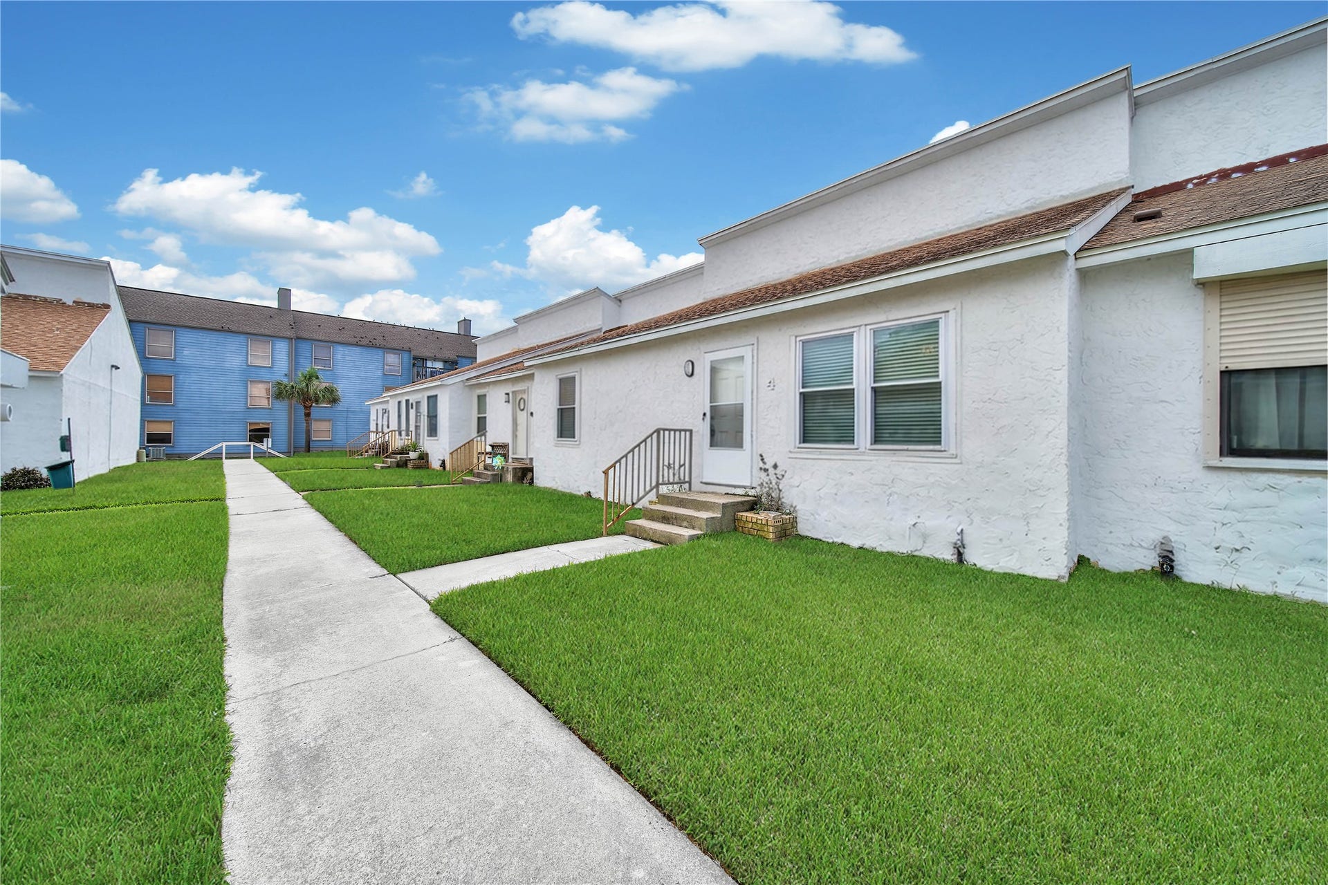 3700 83rd Street, #4, Galveston, TX 77554 Courtyard area at front of unit.