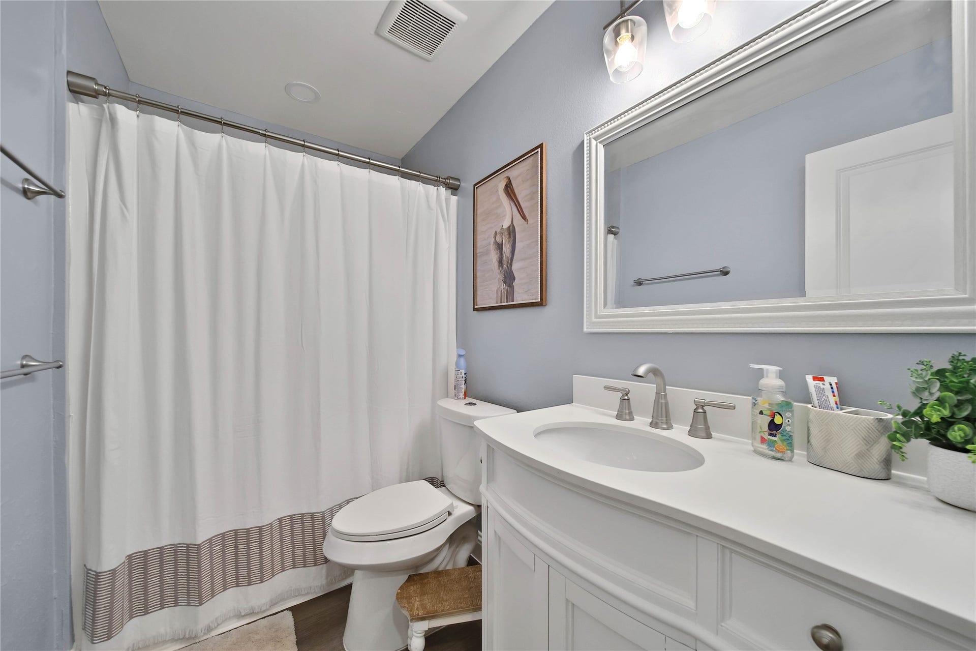 3700 83rd Street, #4, Galveston, TX 77554 Hallway bath.