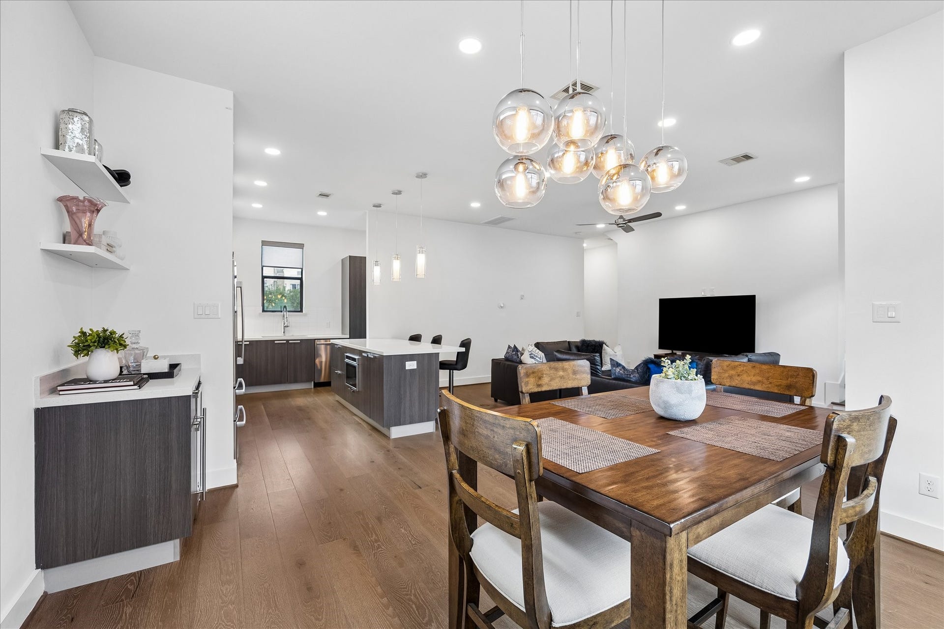 607 W Polk Street, #C, Houston, TX 77019 607 W Polk Street, #C, Houston, TX 77019
