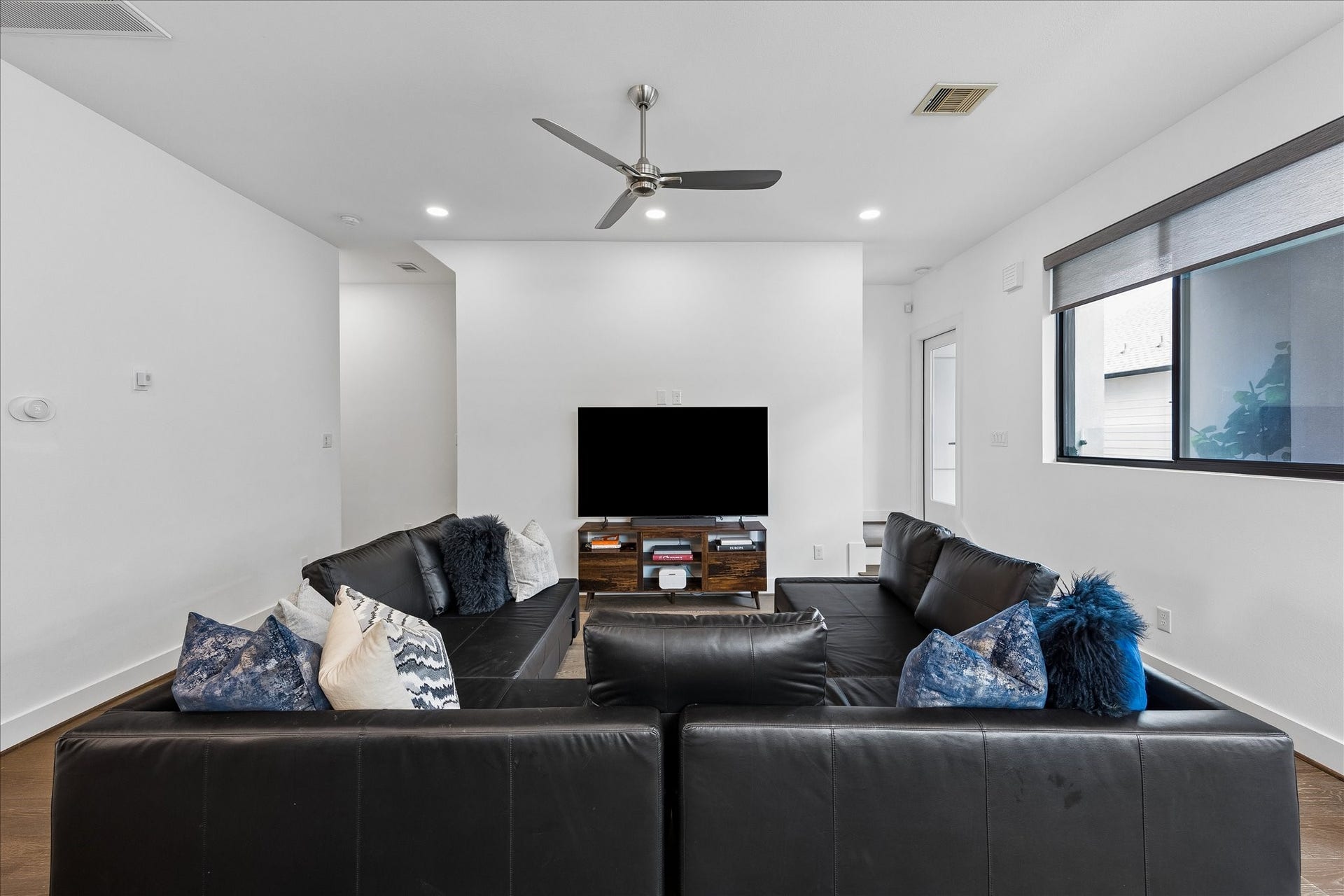 607 W Polk Street, #C, Houston, TX 77019 607 W Polk Street, #C, Houston, TX 77019
