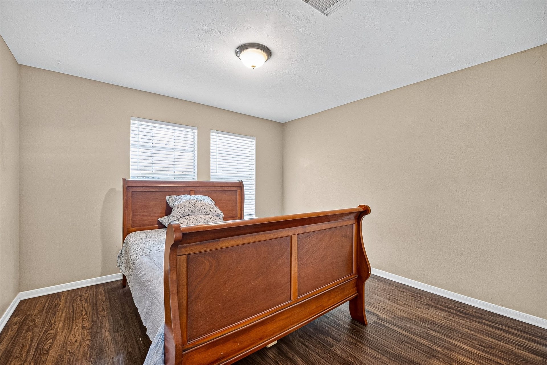 1512 Pine Grove Lane, Pearland, TX 77581 Secondary bedroom