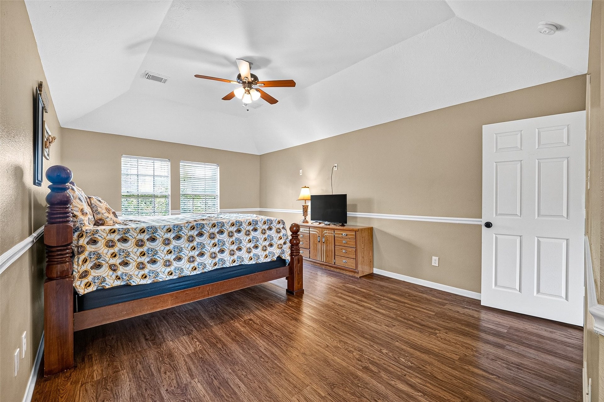 1512 Pine Grove Lane, Pearland, TX 77581 Primary Bedroom