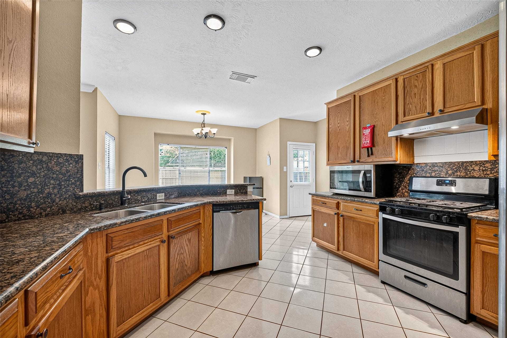 1512 Pine Grove Lane, Pearland, TX 77581 1512 Pine Grove Lane, Pearland, TX 77581