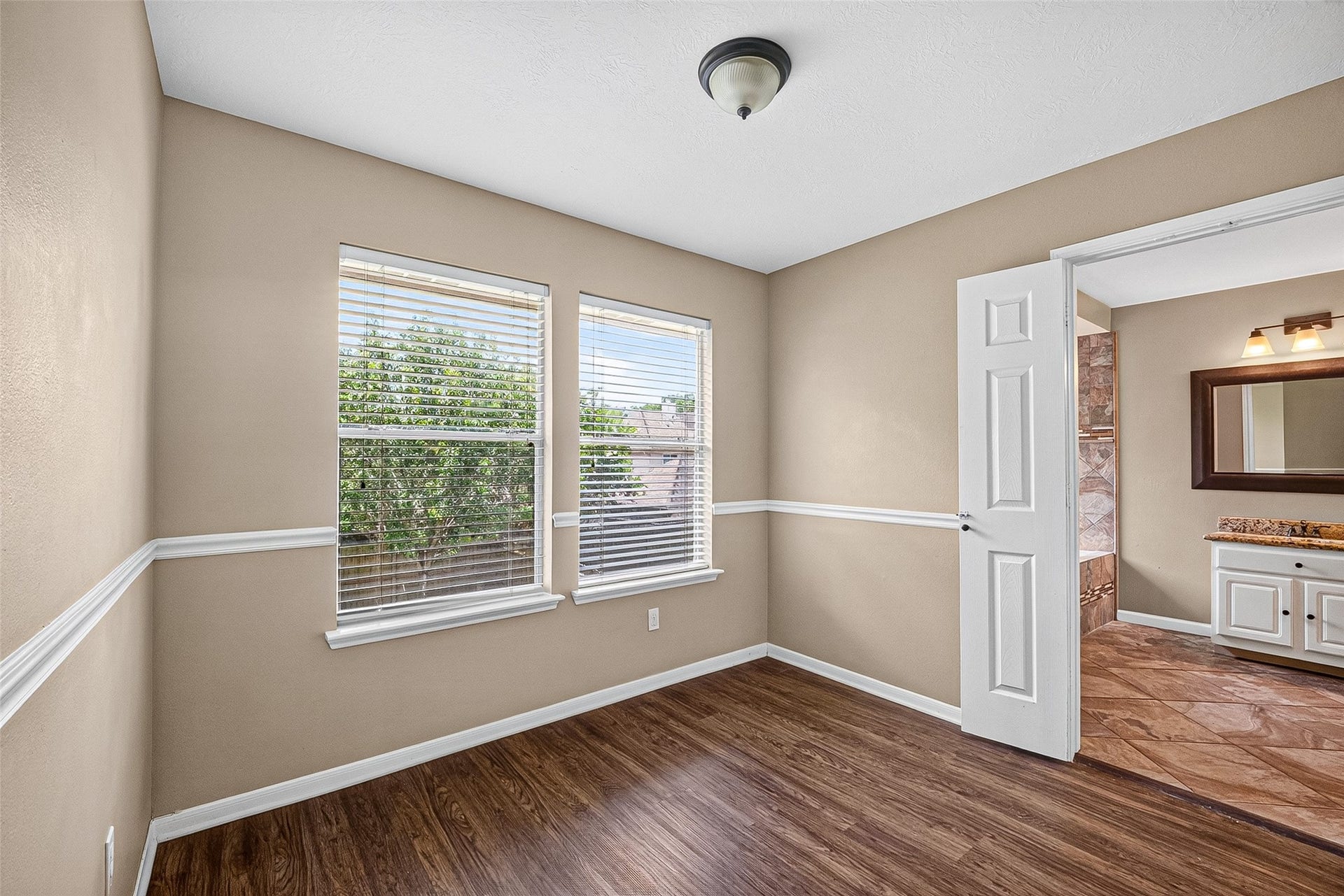 1512 Pine Grove Lane, Pearland, TX 77581 Primary Bedroom