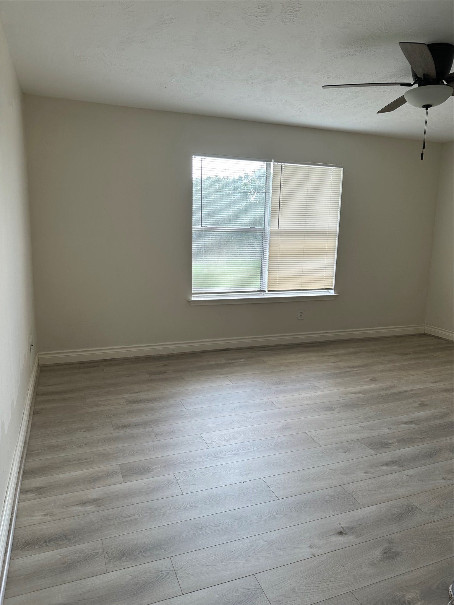 8030 Golf Green Circle, Houston, TX 77036 Master bedroom