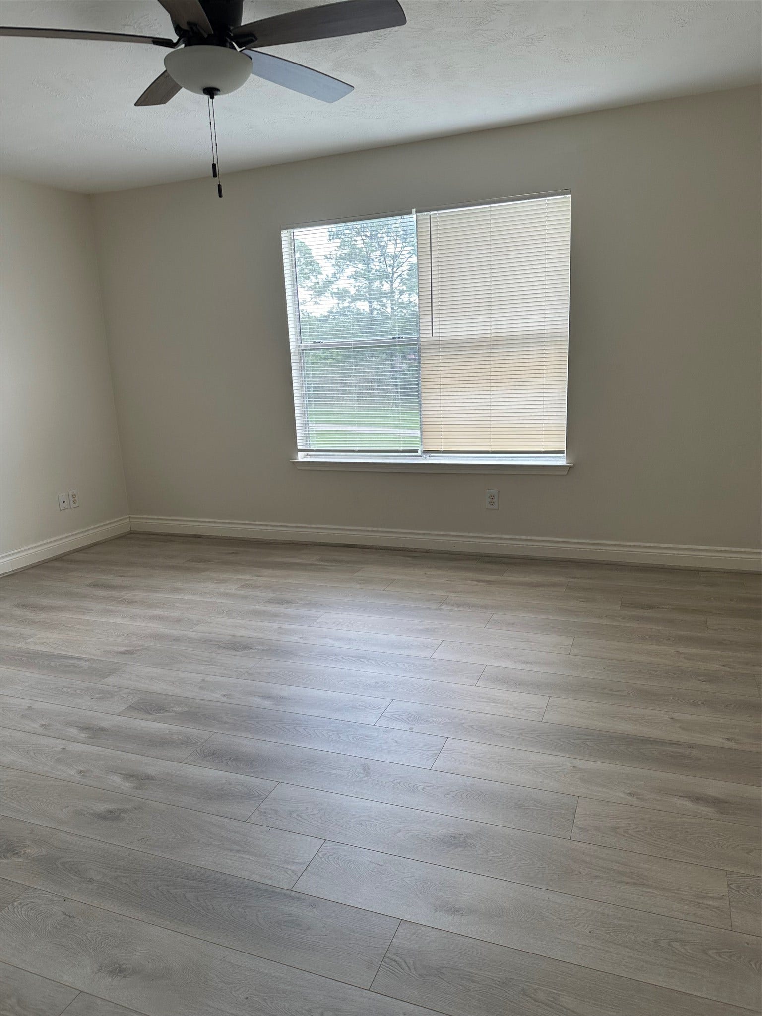 8030 Golf Green Circle, Houston, TX 77036 Master bedroom