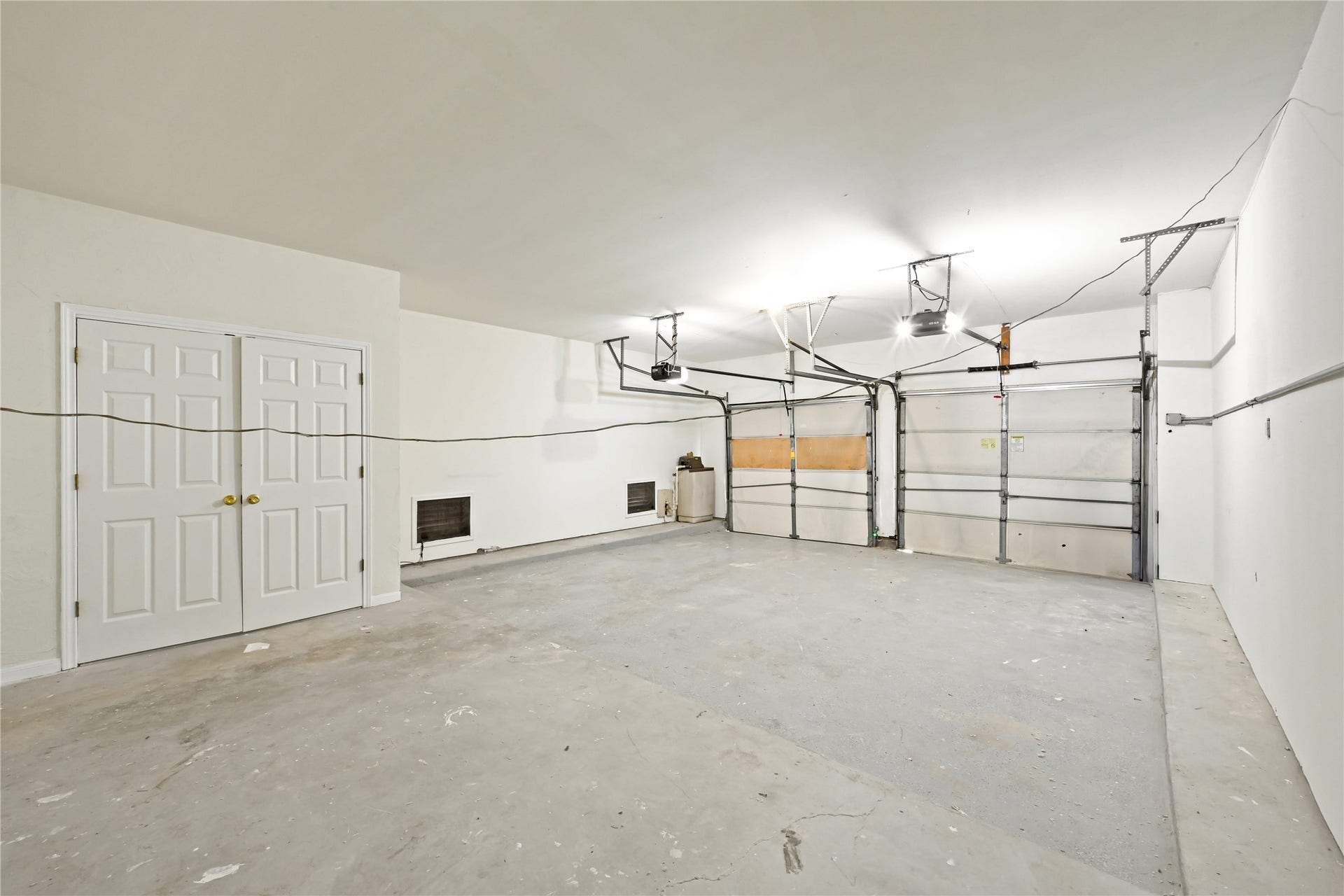 2607 Sailboat Drive, Houston, TX 77058 Spacious three-car garage with ample room for storage and easy access through dual doors.