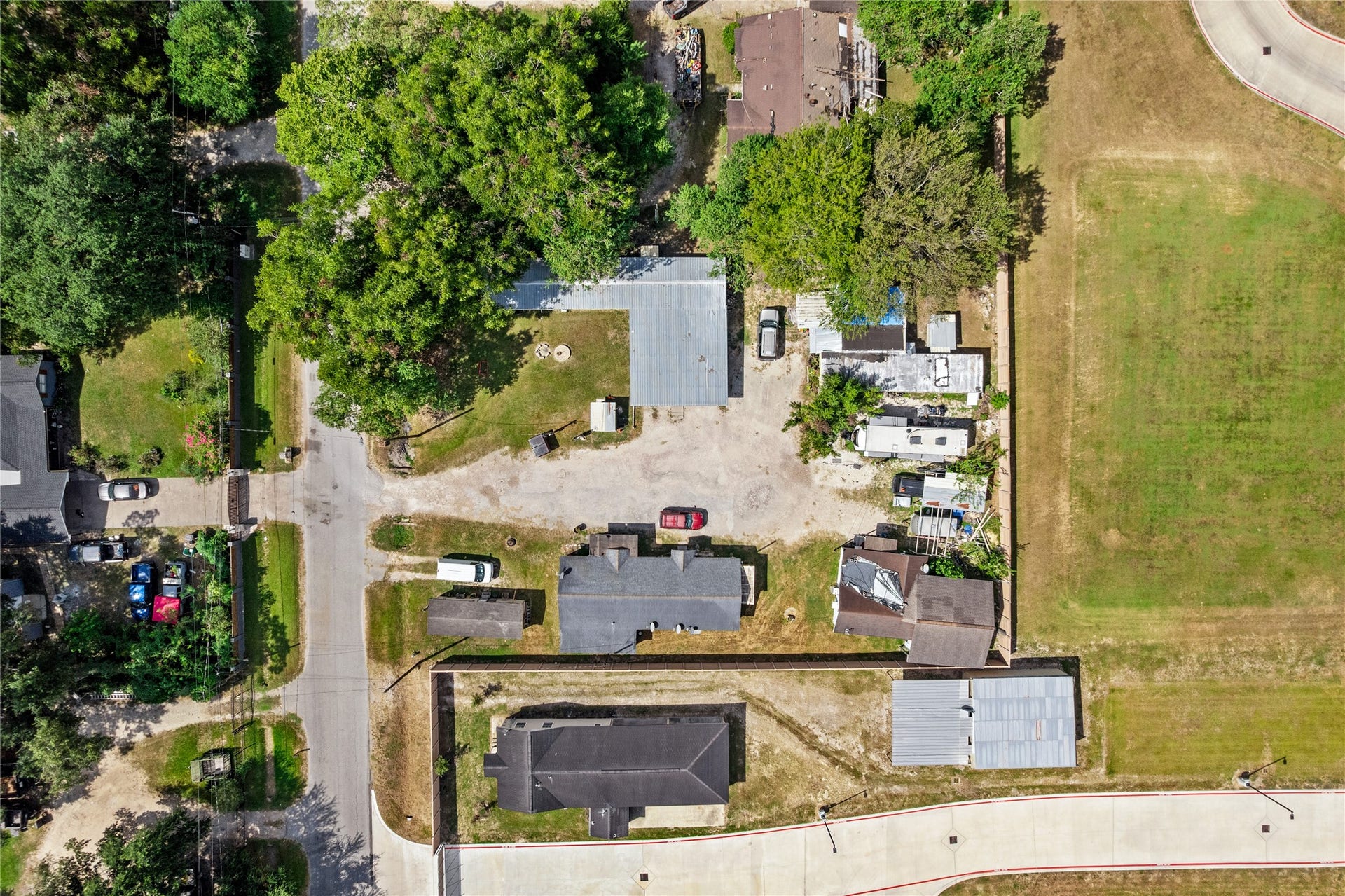 Great Houston location with convenient access to major highways.