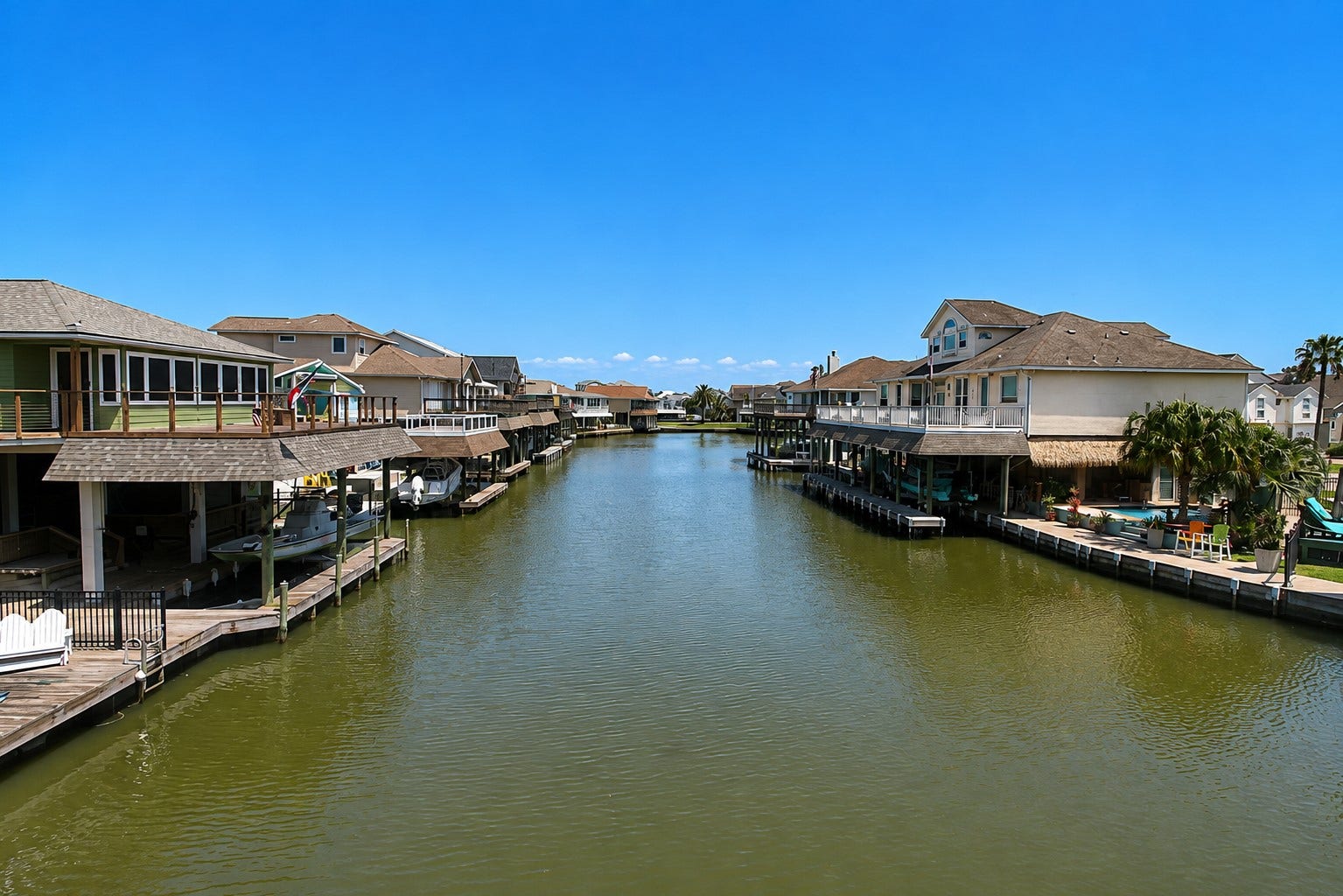 Canal view with easy access to the bay.
