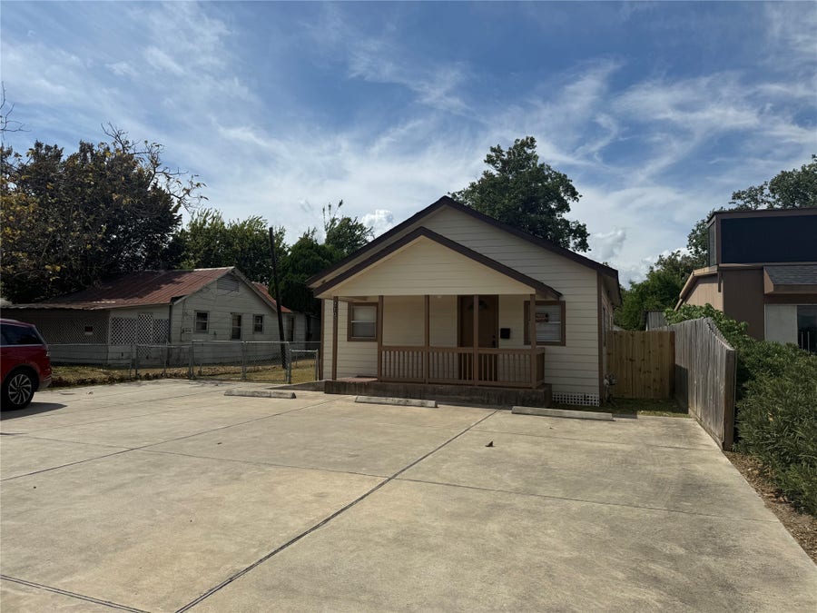 Property photo for 210 N Main Street, Highlands, TX