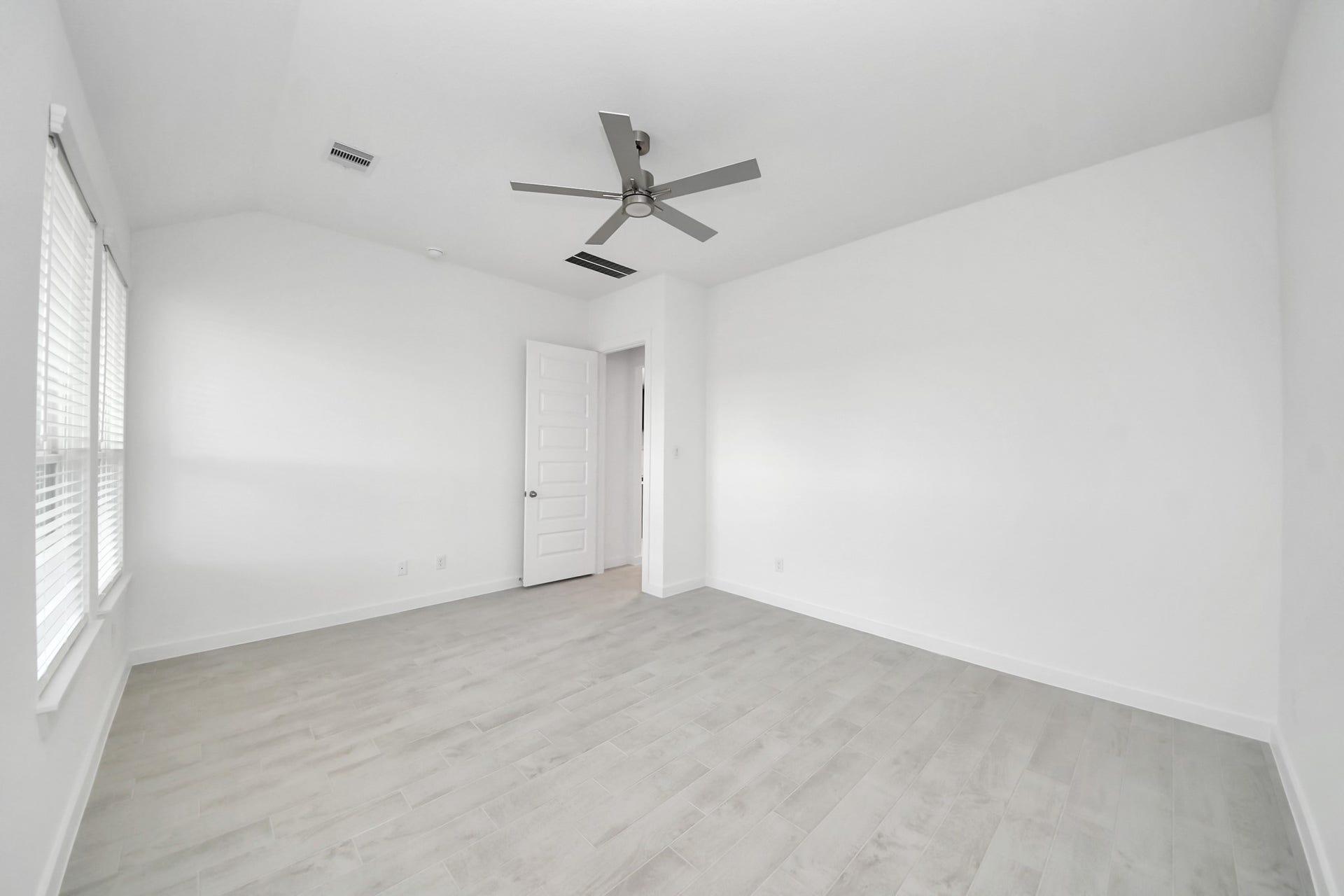 24515 Broad Park Ct, Spring, TX 77373 Escape and relax in the exquisite primary suite, a haven to unwind after a long day.