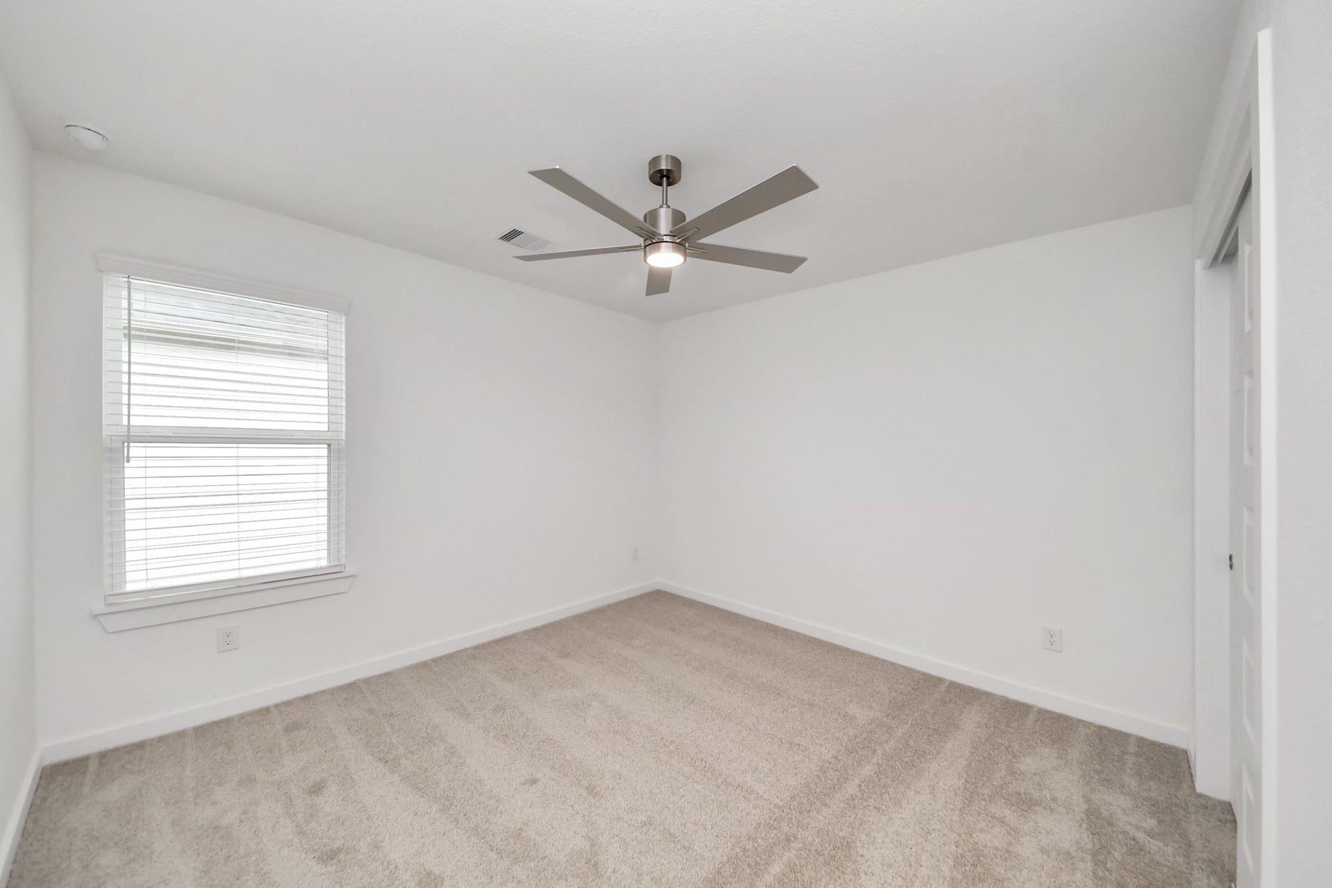 24515 Broad Park Ct, Spring, TX 77373 Secondary bedroom features plush carpeting, large windows that let in plenty of natural light, bright paint, and spacious closets.