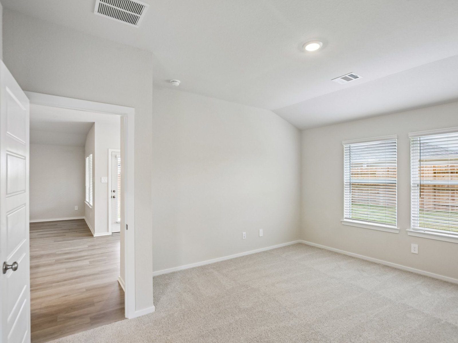 6013 Palmetto Bluff Trail, Pearland, TX 77584 Photo is not of actual model home, but is a inspirational photo of builder's model home and may depict furnishings, options, and decorator features that are not included.