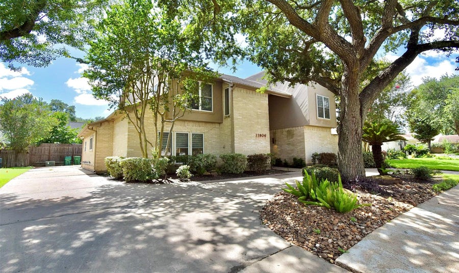 Property photo for 11806 Braesridge Drive, Houston, TX
