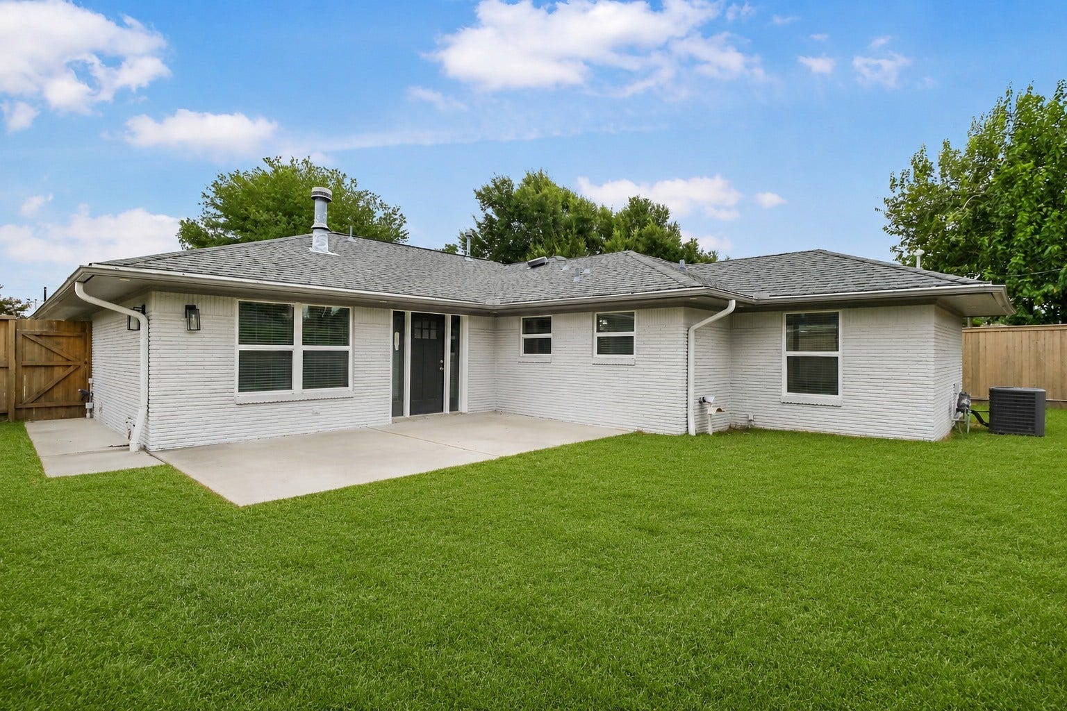 1710 Willowby Drive, Houston, TX 77008 Nice size backyard is great for children pets and entertaining. Enough rook for a future pool if desired.