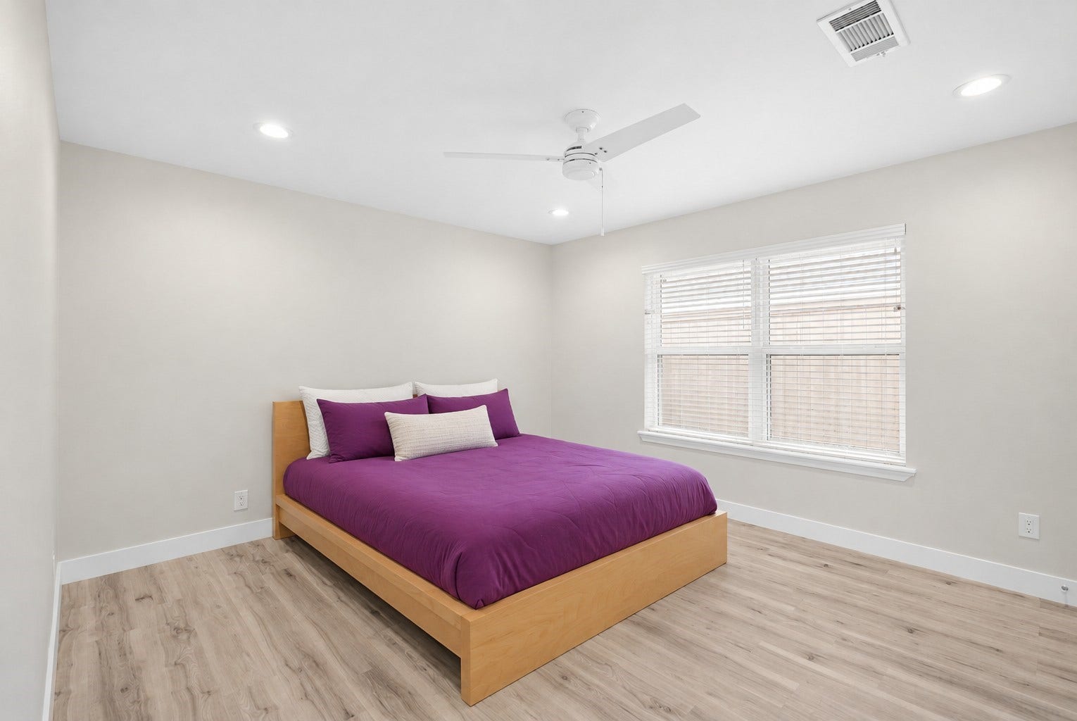 1710 Willowby Drive, Houston, TX 77008 Secondary bedroom with spacious closet.